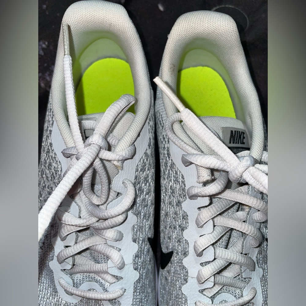 Gray Nike Air Max 2017 Size 7 Women’s - Picture 7 of 8